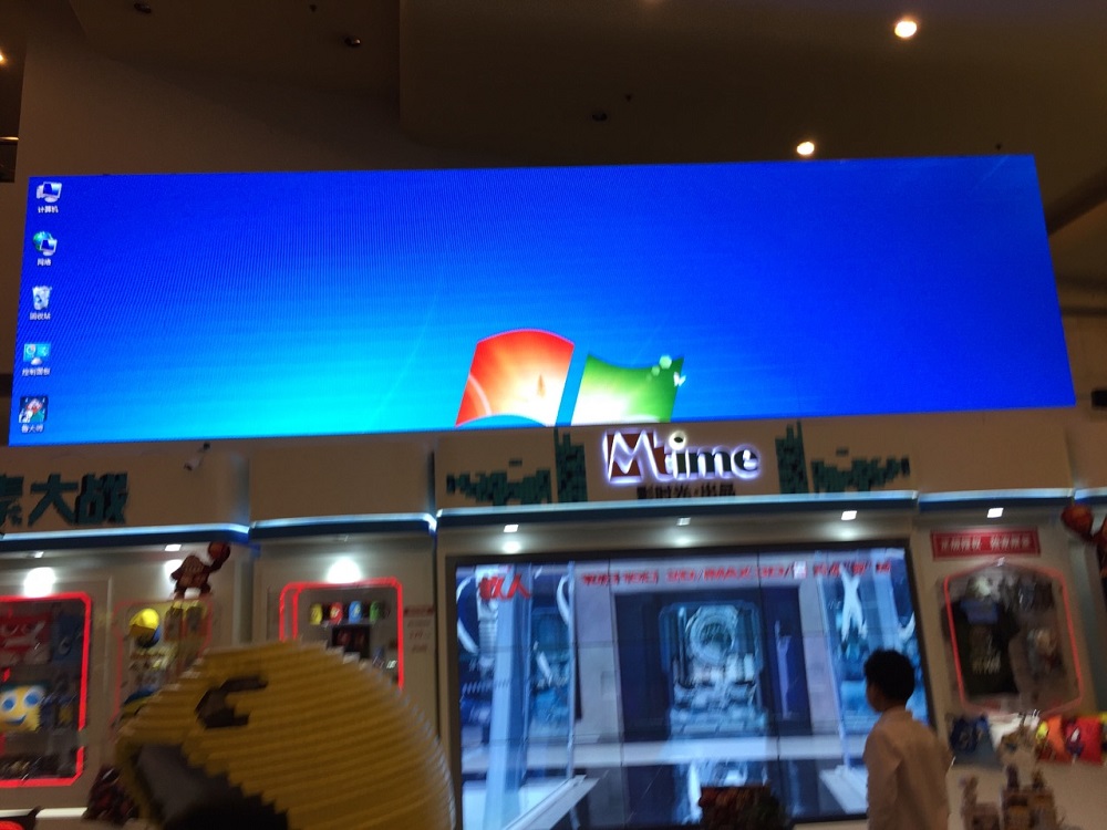 上海某商场室内p4全彩显示屏